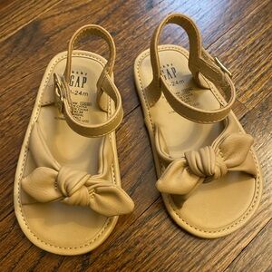 Baby GAP- bow tie open toe tan faux leather sandal velcro close toddler shoes